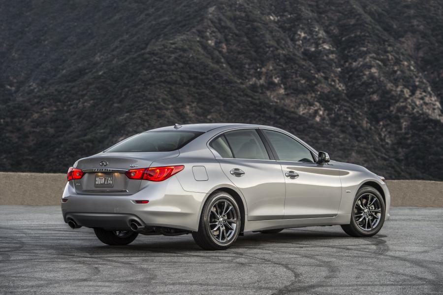  Infiniti Q50 3.0t Signature Edition 2017 года  (NA) (фото 9 из 14)